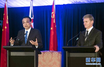 李克强同新西兰总理共同会见记者