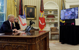 特朗普与空间站宇航员天地通话