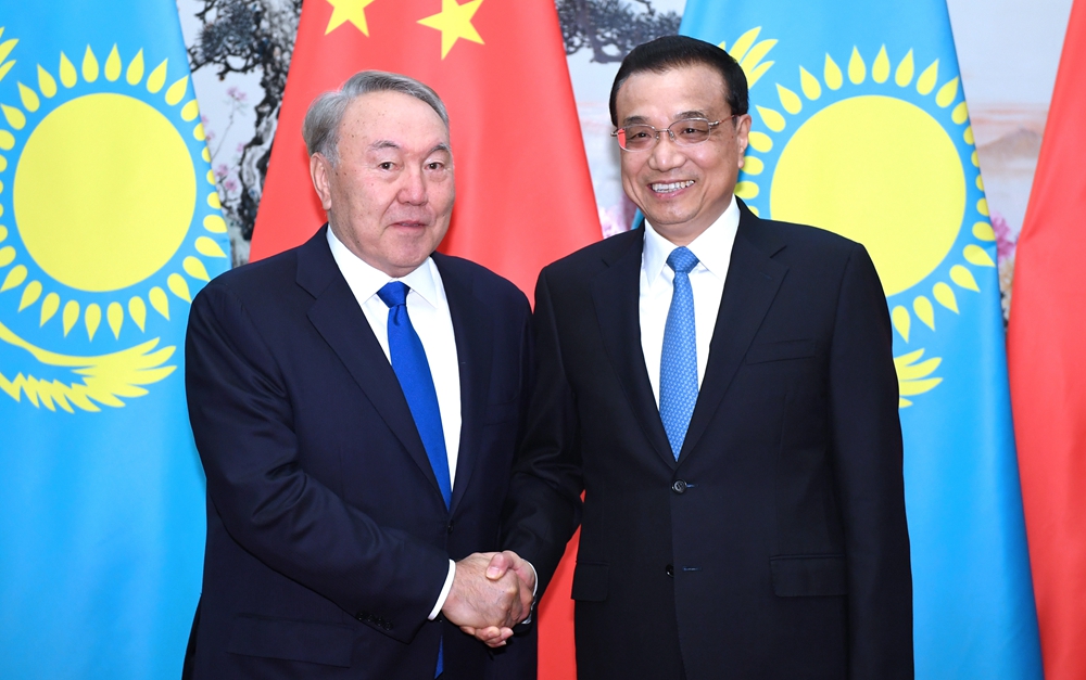 李克強會見哈薩克斯坦總統納扎爾巴耶夫
