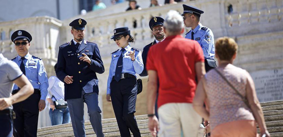 中国意大利两国警方在意开展警务联合巡逻