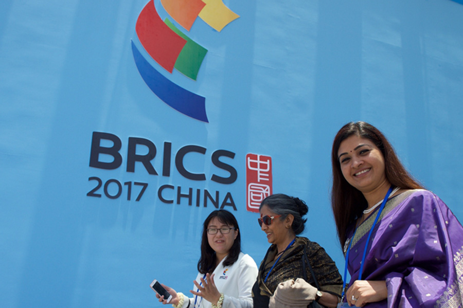 金色映照新航程——写在金砖国家领导人第九次会晤倒计时一个月之际