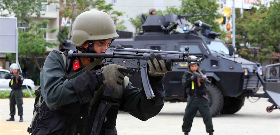 越南为亚太经合组织领导人会议周举行安保演练
