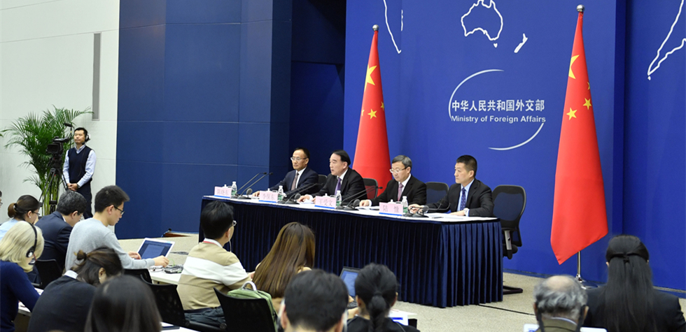 外交部举行中外媒体吹风会