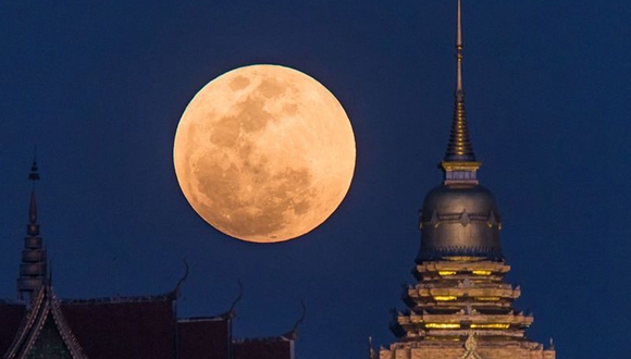 天涯共此时 多国迎“超级蓝血月”景观