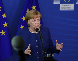 默克尔同意大幅减少接纳难民数
