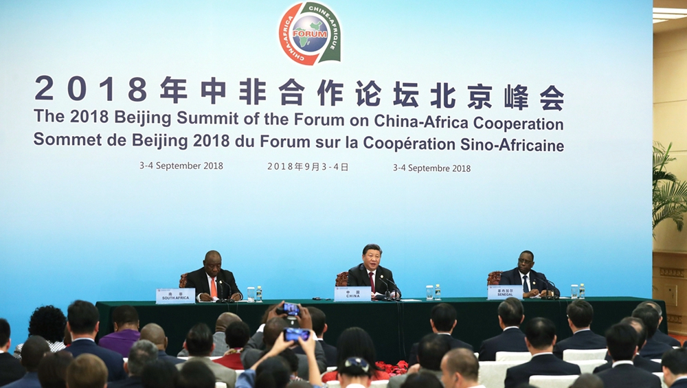 习近平同拉马福萨、萨勒共同会见记者