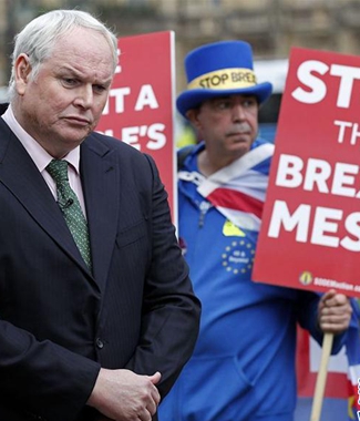 英国反&ldquo;脱欧&rdquo;人士举行集会示威