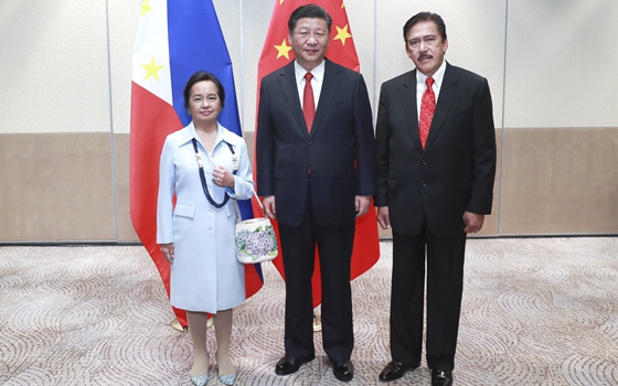習近平會見菲律賓眾議長阿羅約和參議長索托