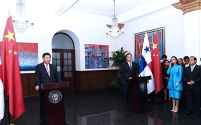 習近平和巴拿馬總統巴雷拉共同會見雙方企業家代表