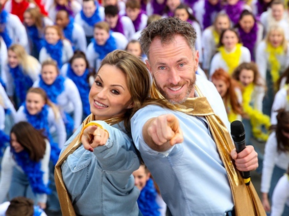 一起来battle！325名英国舞者大跳迪斯科破吉尼斯世界纪录