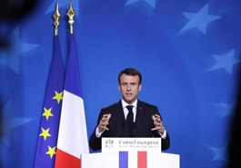 马克龙公开谴责暴力分子