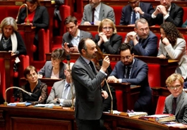 法国总理呼吁民众冷静