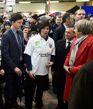 特雷莎&middot;梅争取民众支持