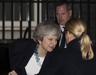 英首相推迟在议会就&ldquo;脱欧&rdquo;协议表决