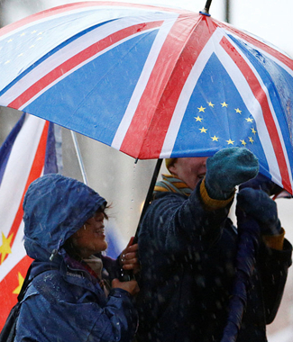 英国&ldquo;脱欧&rdquo;博弈中的&ldquo;瞪眼游戏&rdquo;