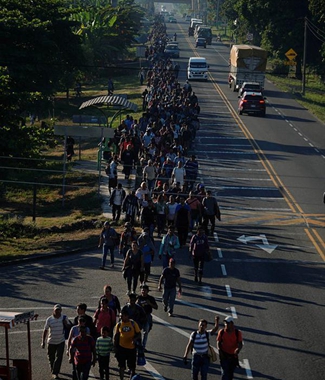 中美洲移民持续向美墨边境挺进