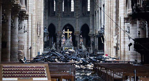 巴黎圣母院失火 www.xinhuanet.com