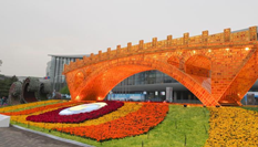 北京“絲路金橋”主題景觀點亮燈光