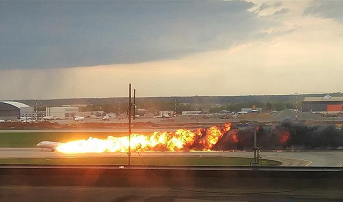 俄联邦侦查委员会说目前确认迫降客机上有37人生还