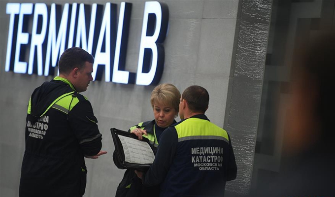 一架俄罗斯客机空中起火迫降至少13人死亡