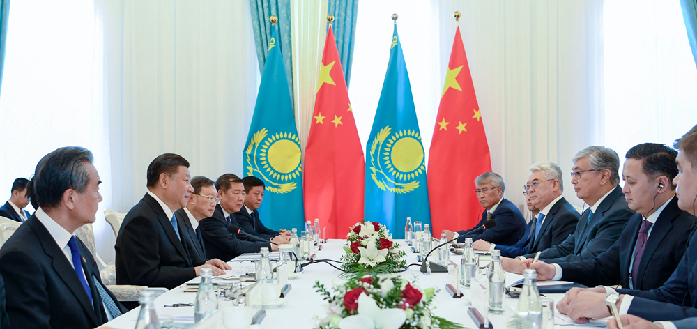 習近平會見哈薩克斯坦總統托卡耶夫