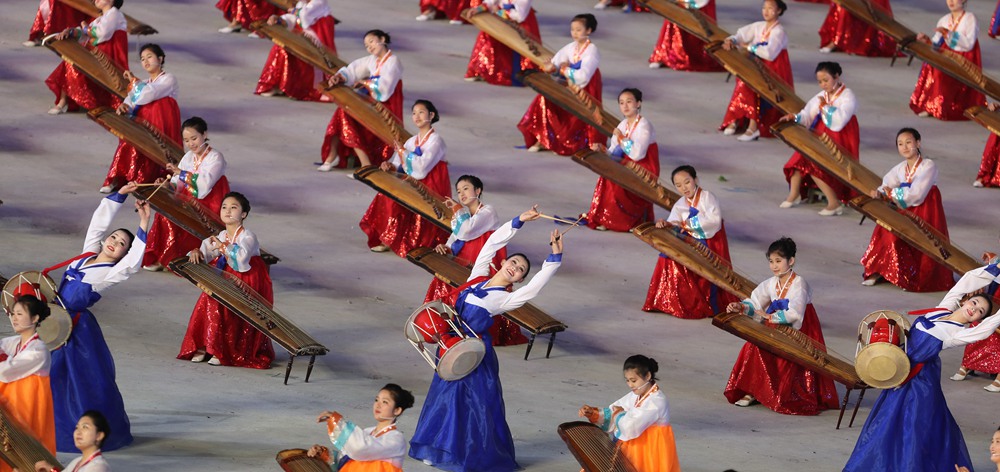 朝鲜大型团体操和艺术演出《人民的国家》在平壤举行首演