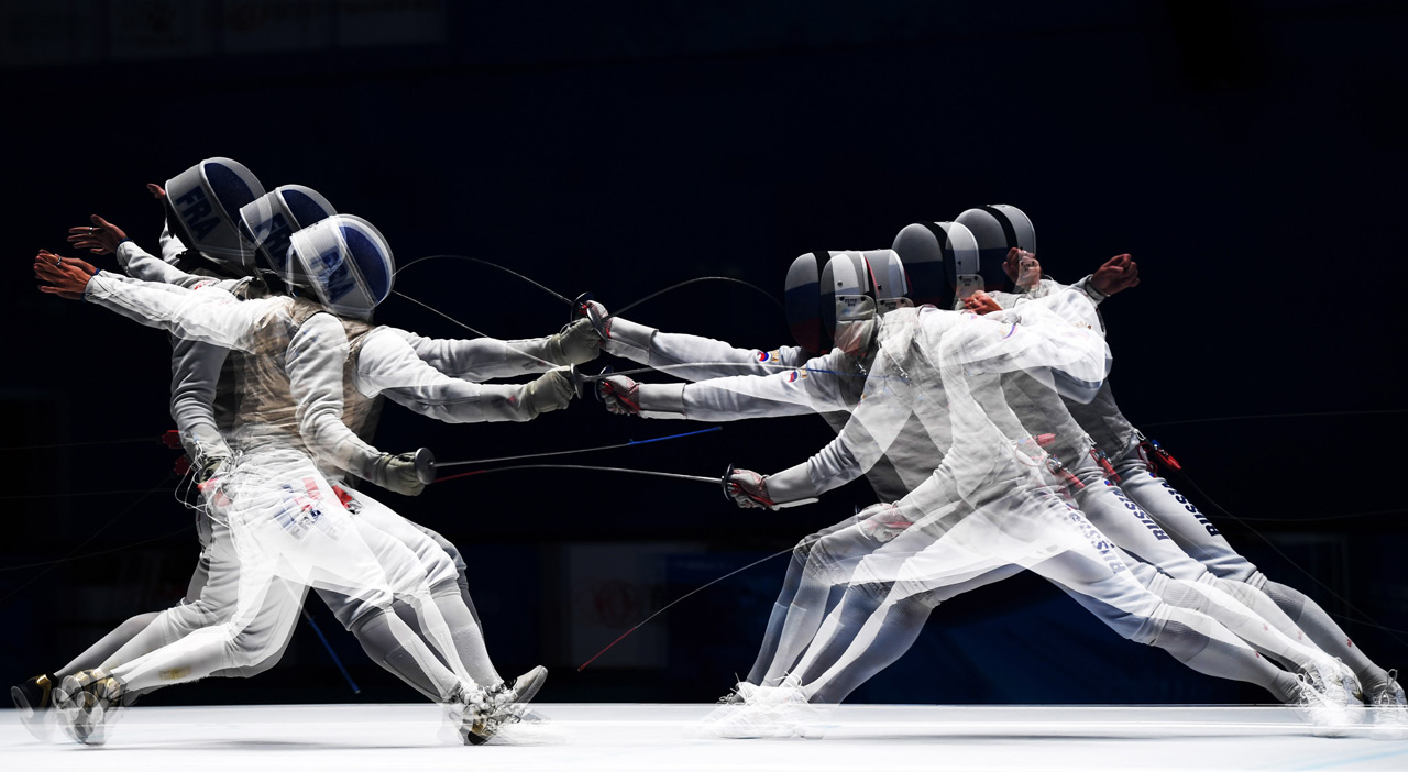 新华社军运会图片佳作：拼搏