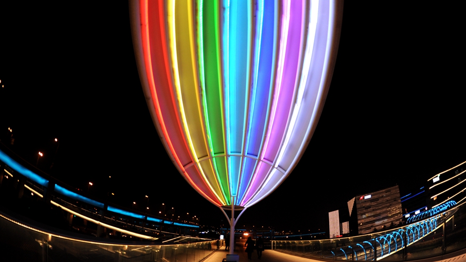 上海：流光溢彩迎接第二届进博会