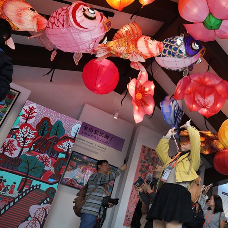 探访进博会新增展区：品味非遗文化 体验汽车科技