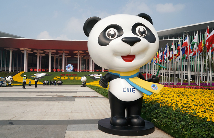 新华时评：从全球首创到全球盛会，进博会启示了什么？