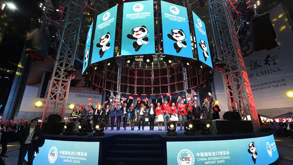 歌声嘹亮迎进博