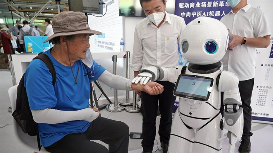 机器人中医&ldquo;坐诊&rdquo;服贸会