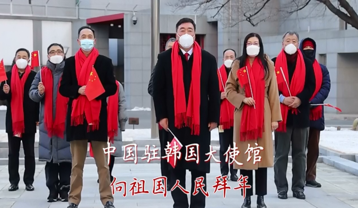 中國駐韓大使館全體館員用歌聲向祖國人民拜年
