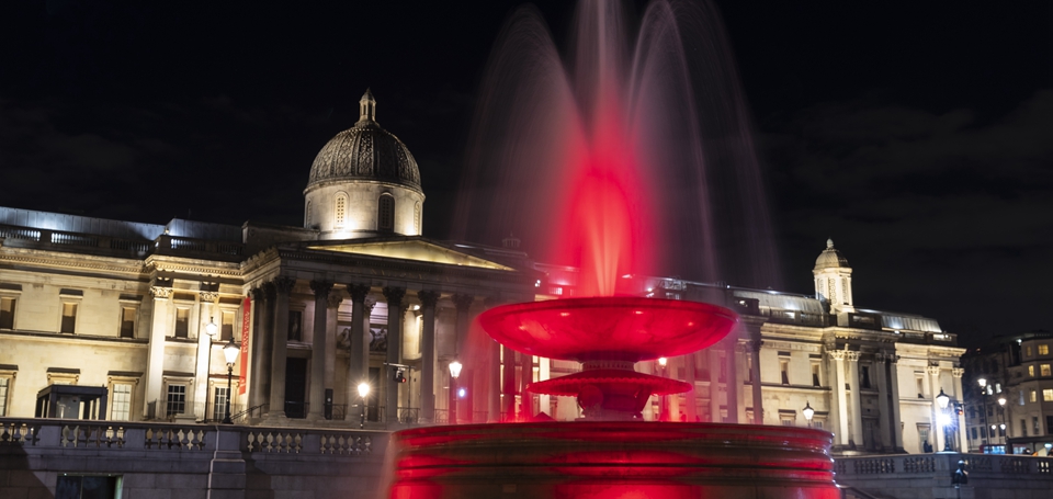 倫敦特拉法加廣場點亮“中國紅”