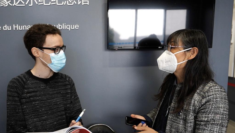 一位沉浸于了解“红色足迹”的法国青年