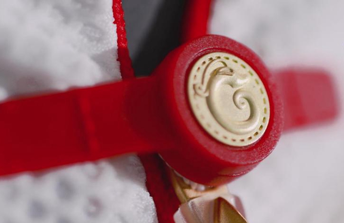 全球连线丨冬奥脚步&middot;冠军龙服 一眼中国