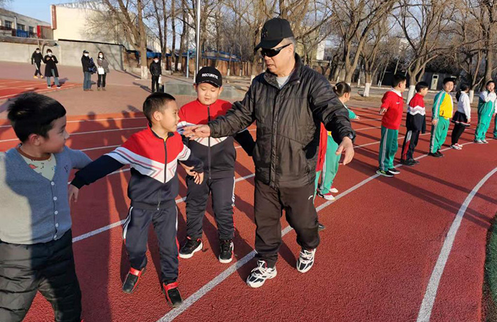 全球连线 | （走近冬奥）冰球家庭三代人的坚守