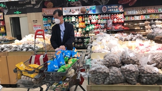 &ldquo;扫码&rdquo;、两米线&hellip;&hellip;上海复商复市现场直击