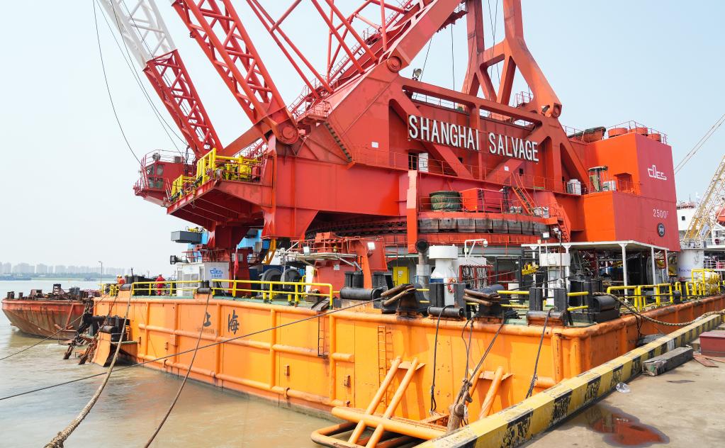 新华全媒＋丨&ldquo;大力号&rdquo;起航出海 打捞长江口二号古船