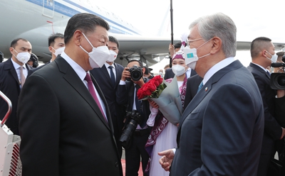 習近平抵達努爾蘇丹開始對哈薩克斯坦共和國進行國事訪問