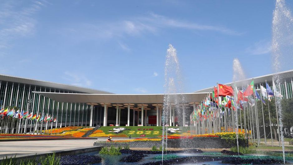 上海：进博场馆装饰一新迎盛会