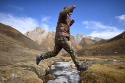 新华全媒+丨&ldquo;雪豹和我都是大地的孩子&rdquo;