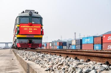 首班陆海新通道跨境铁公联运班列（重庆&mdash;瑞丽&mdash;缅甸）成功开行