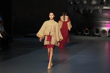 &ldquo;璀璨丝路&middot;和合共生&rdquo;时尚秀在新疆美术馆举办