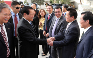 周永康看望慰问驻阿使馆和中资机构工作人员侧记