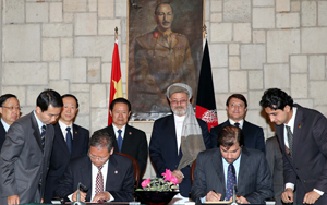 周永康与阿富汗副总统哈利利出席签字仪式