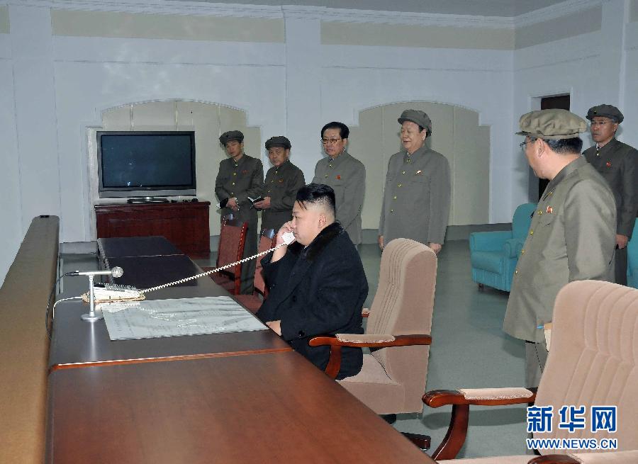 朝最高領導人金正恩親臨現場指揮衛星發射