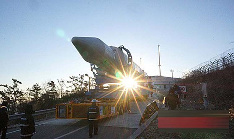 韓國“羅老”號運抵發射臺