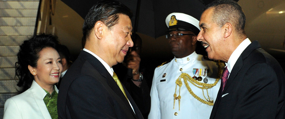 特立尼达和多巴哥总统卡莫纳夫妇、总理比塞萨尔等到机场迎接