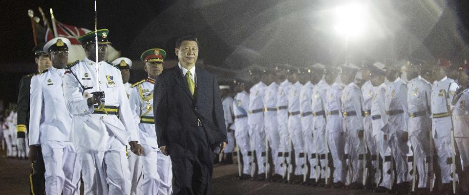 习近平在西班牙港出席特立尼达和多巴哥总统卡莫纳举行的欢迎仪式